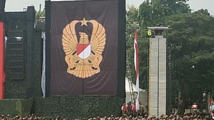 Detik-detik Srikandi Korps Wanita Kopassus Patahkan Tumpukan Ratusan Balok Beton hanya Sekali Pukul