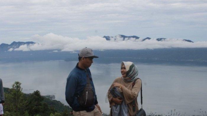 FOTO: Melihat Keindahan Danau Maninjau dari Ketinggian 1.210 Meter