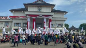 04082025-demo-petani.jpg
