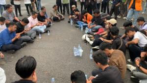 20-Tuntutan-Aliansi-Sipil-dan-Mahasiswa-Diserahkan-ke-DPRD-Jambi.jpg
