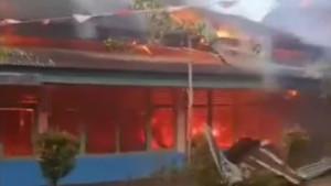 20250910-gedung-sekolah-di-SMP-20-Kota-Jambi-terbakar-sdafsd.jpg