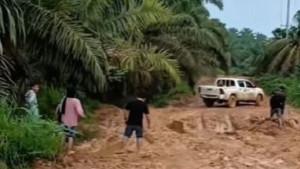 20251012-Jaan-rusak-di-Sarlangun-viral.jpg
