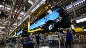 20251024-Pabrik-produksi-mobil.jpg