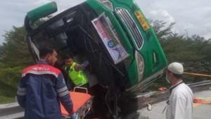 20251026-Kecelakaan-bus-di-jalan-tol-Pemalang-empat-dilaporkan-tewas.jpg