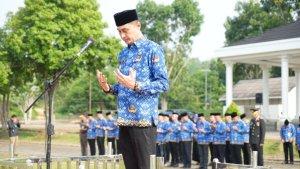 Bachyuni-Deliansyah-pimpin-upacara.jpg