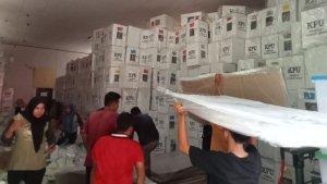 Besok-KPU-Sarolangun-Mulai-Distribusikan-Logistik-Pilkada2024-untuk-Wilayah-Tersulit.jpg