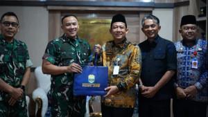 Bupati-Muaro-Jambi-Sambut-Hangat-Tim-Pusterad-Dorong-Sinergi-untuk-Pembangunan-Daerah.jpg