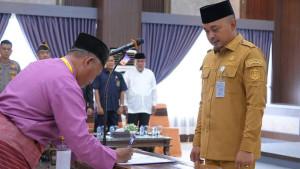 Bupati-Tebo-Agus-Rubiyanto-secara-resmi-melantik-Tim-Pengawas.jpg