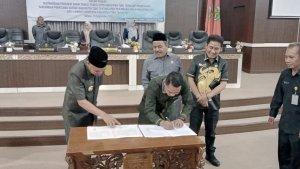 DPRD-Bersama-Pemkab-Tebo-Sahkan-Empat-Ranperda.jpg