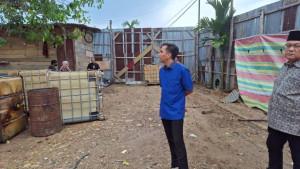 DPRD-Kota-Jambi-melakukan-inspeksi-mendadak-diduga-gudang-minyak-ilegal.jpg