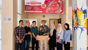 Dukung-Startup-mahasiswa-Tim-PPM-FEB-UNJA-Latih-Mitra-Usaha-JA-Seafood.jpg