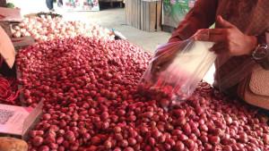 Harga-bawang-merah-di-Pasar-Kramat-Tinggi.jpg