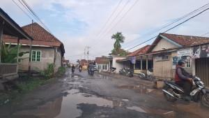 Jalan-Rusak-di-Tahtul-Yaman.jpg