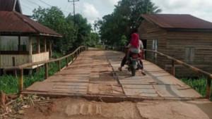 Jembatan-Rano-di-Tanjabtim-Jambi-Termakan-Usia.jpg