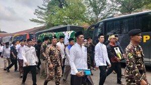 Jenazah-Rektor-UIN-STS-Jambi-Diiringi-Ratusan-Orang-Menuju-Masjid-Al-Jamiah-untuk-Disalatkan.jpg
