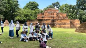 Kawasan-Candi-Muaro-Jambi-menjadi-destinasi-favorit.jpg