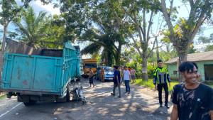 Kecelakaan-di-Desa-Lopak-Aur-Jambi-Libatkan-Dua-Truk.jpg