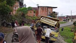 Kecelakaan-lalu-lintas-terjadi-di-Kabupaten-Kerinci-Jambi-antarauk.jpg