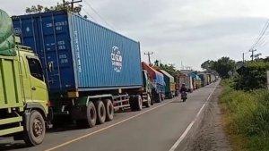 Kemacetan-Parah-di-Lintas-Timur-Jambi-Palembang.jpg