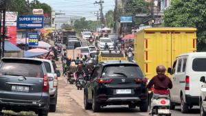 Kemacetan-panjang-kembali-terjadi-di-Jalan-Orang-Kayo-Pingai.jpg