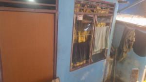 Kondisi-Rumah-Bjorka-Sang-Hacker-Tidur-beralas-Kain-Padahal-Raup-Ribuan-Dolar-Setiap-Bobol-System.jpg
