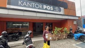 Naik-Mio-Tua-ke-Kantor-Pos-Jambi-Imelda-Ibu-Korban-Pelecehan-Kirim-Surat-ke-MA-dan-KY.jpg