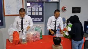 PEMERIKSAAN-Petugas-Lapas-Jambi-Sedang-Memeriksa.jpg