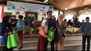 Pemerintah-Kabupaten-Batang-Hari-menyalurkan-bantuan-seragam-sekolah.jpg