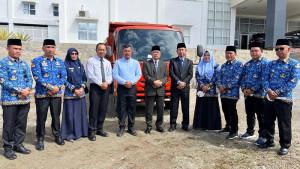 Pemerintah-Kabupaten-Kerinci-menyerahkan-truk-sampah.jpg