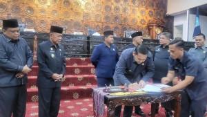 Pemkab-dan-DPRD-Merangin-Jambi-Teken-Kesepakatan-di-Paripurna.jpg