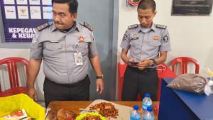 Perangai-Emak-emak-Bawa-Sabu-ke-Lapas-Jambi-Dimasukan-Dalam-Sambal-Tempe-Orek-Ada-yang-Menyuruh.jpg