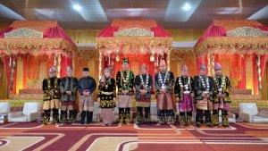 Pj-Bupati-Muaro-Jambi-Bachyuni-Deliansyah-diberikan-gelar-adat.jpg