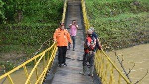 Pj-Bupati-Sarolangun-tinjau-jembatan.jpg