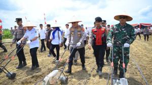Polda-Jambi-Gelar-Aksi-Penanaman-Jagung-Serentak-Kuartal-IV-dan-Peresmian-Gudang-Ketahanan-Pangan.jpg