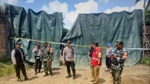 Polisi-Segel-5-gudang-minyak-ilegal-di-Jambi-Timur.jpg