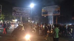 SITUASI-DI-TELANAIPURA-massa-yang-ditengarai-merupakan-geng-motor-menjebol.jpg