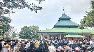 Salat-Jenazah-Rektor-UIN-STS-Jambi.jpg