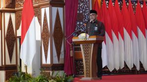 Sekda-Sudirman-Lepas-Atlet-dan-Serahkan-SK-PPPK-di-Jambi.jpg