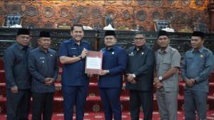 Seluruh-Anggota-DPRD-Merangin-Setujui-RAPBD-Perubahan-Menjadi-Perda.jpg