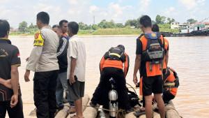Seorang-ABK-Terjatuh-dari-Kapal-di-Pelabuhan-Pasir.jpg