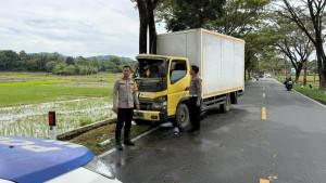 Sopir-Mobil-Box-di-Kerinci-Tabrak-Pohon-dan-Alami-Luka.jpg