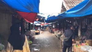 Suasana-Pasar-Kramat-Tinggi-di-Batang-Hari-Jambi-Terasa-Sepi.jpg