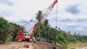 Turap-yang-dibangun-Puluhan-Miliar-di-Pagar-Puding-Belum-Rampung.jpg