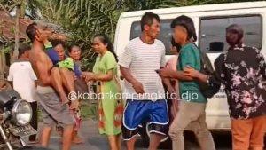 Viral-Mobil-Ambulans-Tabrak-Warga-di-Sekernan-Muaro-Jambi-Picu-Kemarahan-Warga-Setempat.jpg