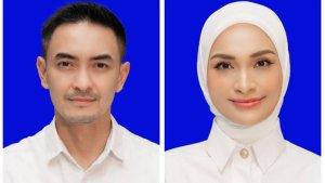 Zumi-Zola-Pamer-Foto-Latar-Biru.jpg