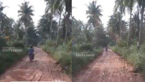 jalan-rusak-di-Kasang-Pudak-24012025.jpg