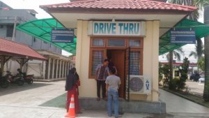 layanan-drive-thru-samsat-kota-jambi_20180215_170915.jpg