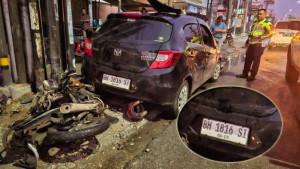 mobil-pelat-bh-tabrak-pemotor-di-Pekanbaru-27092025.jpg