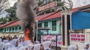 siswa-sman-6-kerinci-demo-09092025.jpg