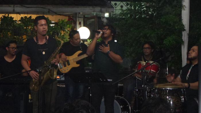 Main PS Bareng Mike Mohede sebelum Meninggal, Dennis Junio Ungkapkan Isi Hati